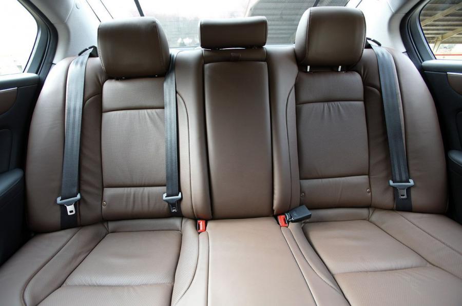  Hyundai Genesis Sedan 2011 года  (фото 11 из 39)